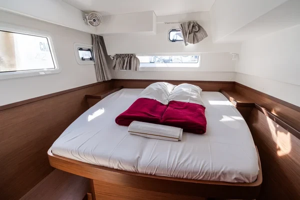 Lagoon 42 - Boatscribe.com