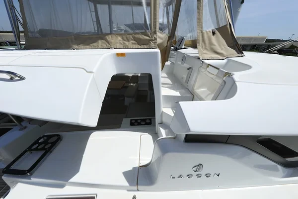 Lagoon 46 - Boatscribe.com
