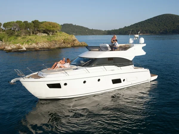 Bavaria Virtess 420 Fly - Boatscribe.com