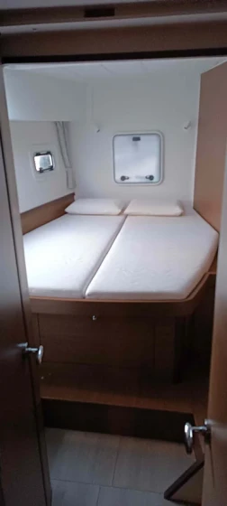 Lagoon 42 - Boatscribe.com