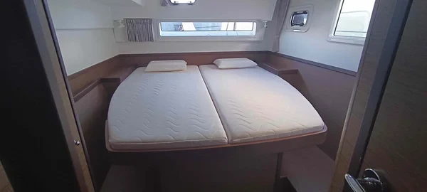Lagoon 42 - Boatscribe.com