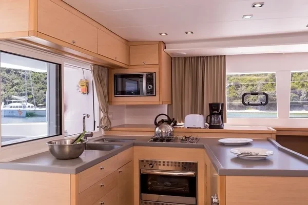 Lagoon 450 F - Boatscribe.com