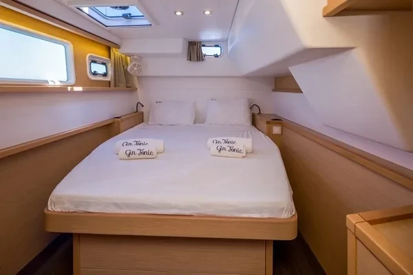 Lagoon 450 F - Boatscribe.com