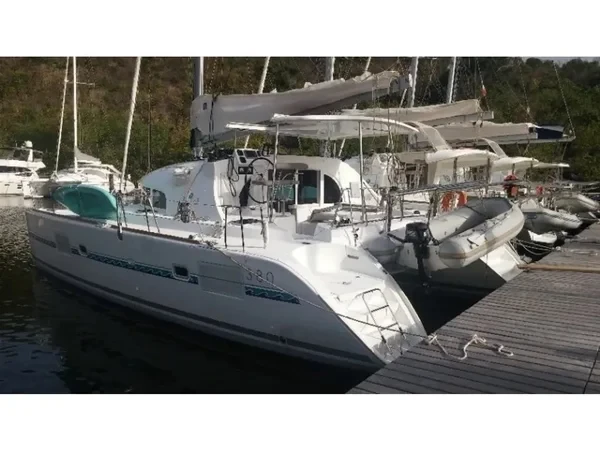 Lagoon 380 - Boatscribe.com