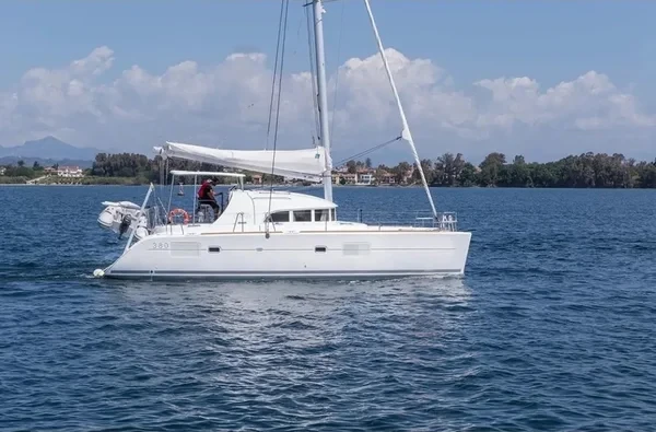 Lagoon 380 - Boatscribe.com