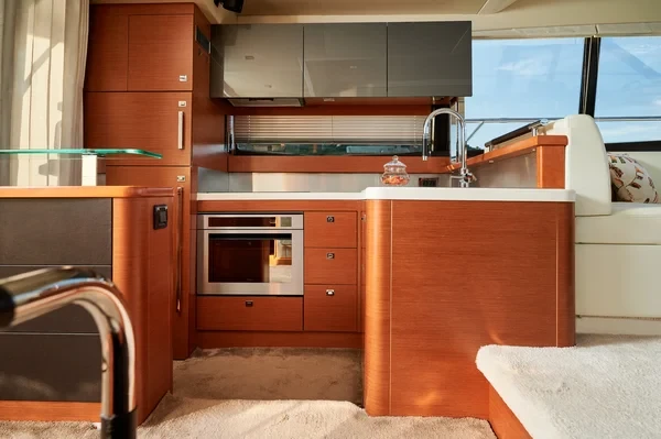 Prestige 550 Fly - Boatscribe.com