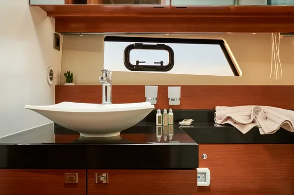 Prestige 550 Fly - Boatscribe.com