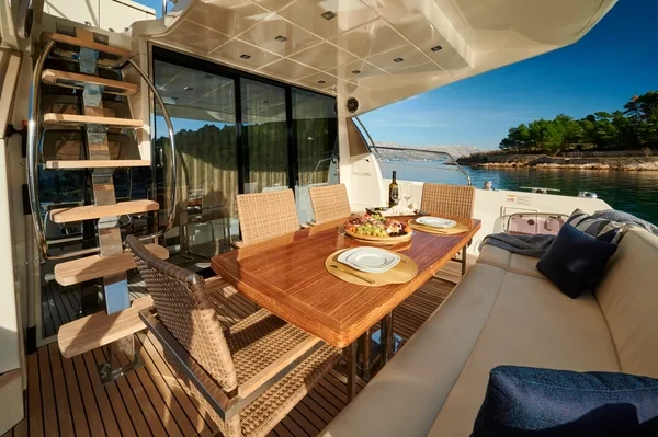 Prestige 550 Fly - Boatscribe.com