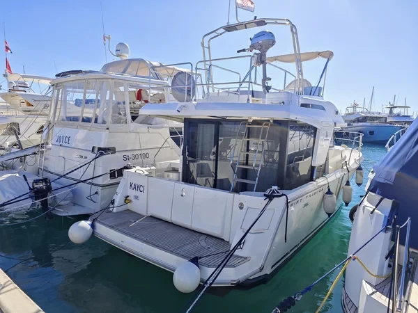 Swift Trawler 35 - Boatscribe.com