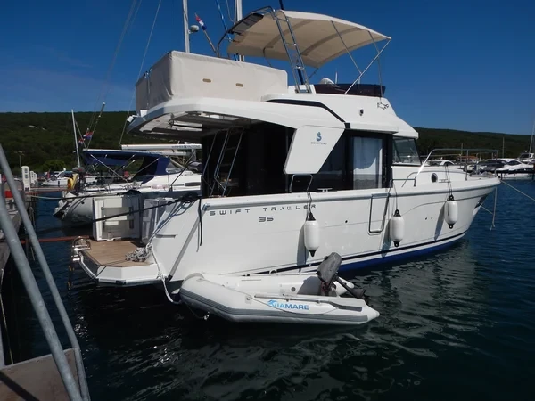 Swift Trawler 35 - Boatscribe.com
