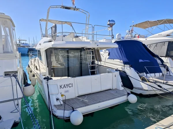 Swift Trawler 35 - Boatscribe.com