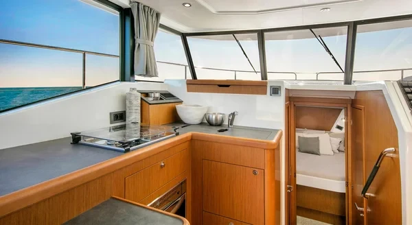 Swift Trawler 35 - Boatscribe.com