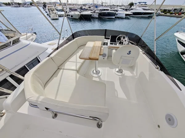 Swift Trawler 35 - Boatscribe.com