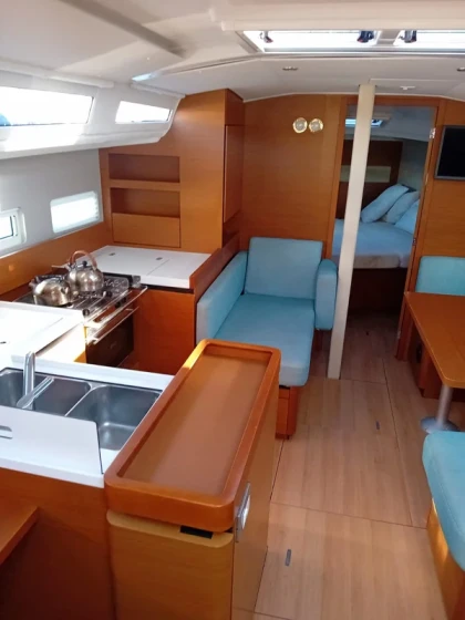 Sun Odyssey 410 - Boatscribe.com