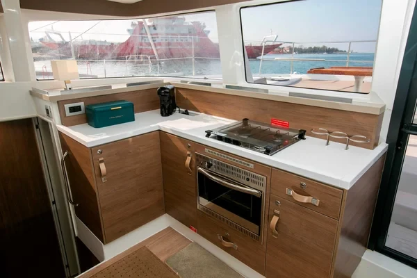 Bali 4.2 - Boatscribe.com