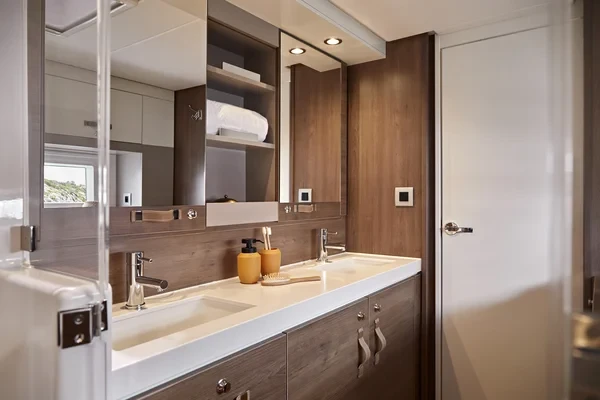 Bali 4.4 - Boatscribe.com