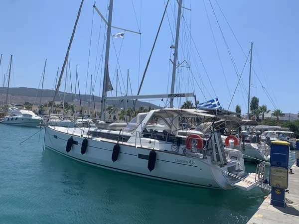 Oceanis 45 - Boatscribe.com