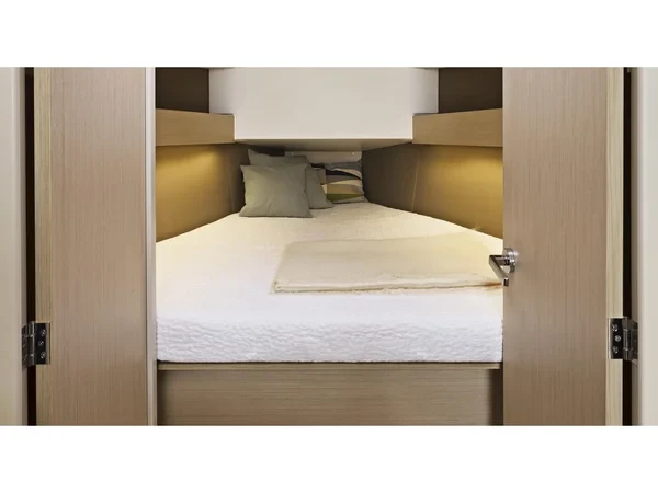 Oceanis 30.1 - Boatscribe.com
