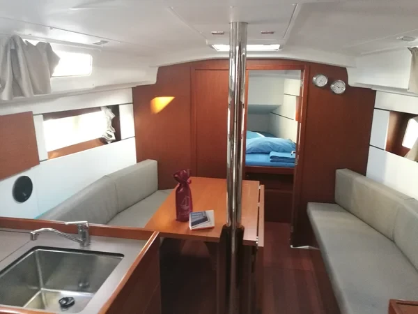 Oceanis 35 - Boatscribe.com
