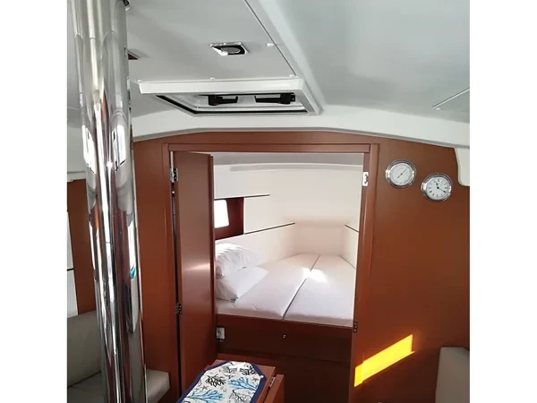 Oceanis 35 - Boatscribe.com