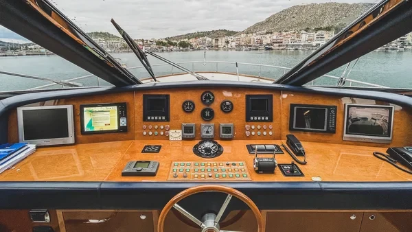 Falcon 86 - Boatscribe.com