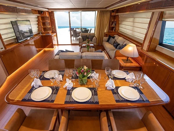 Ferretti 880 - Boatscribe.com