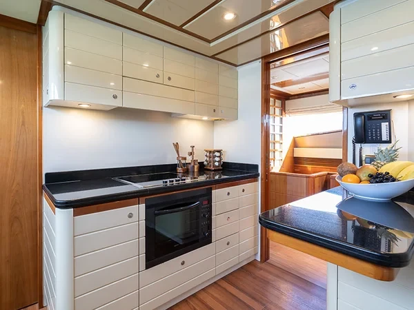 Ferretti 880 - Boatscribe.com