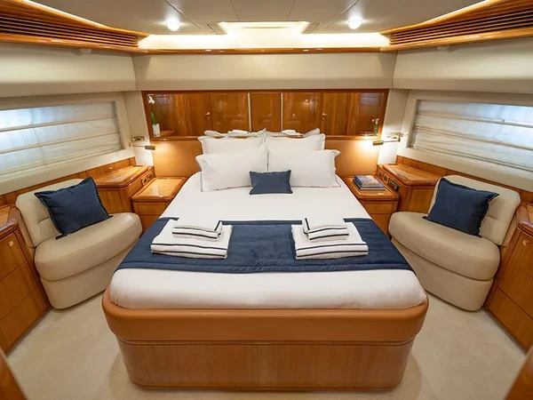 Ferretti 880 - Boatscribe.com