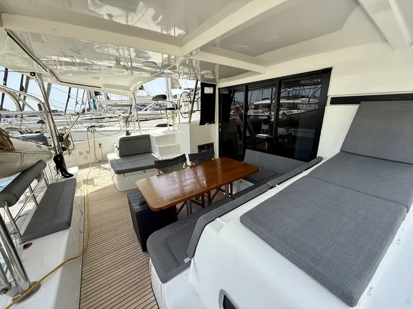 Lagoon 42 - Boatscribe.com