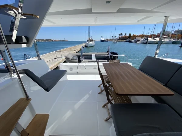 Isla 40 - Boatscribe.com