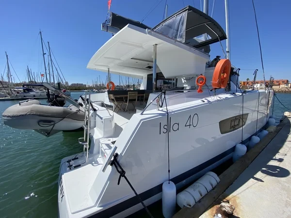 Isla 40 - Boatscribe.com