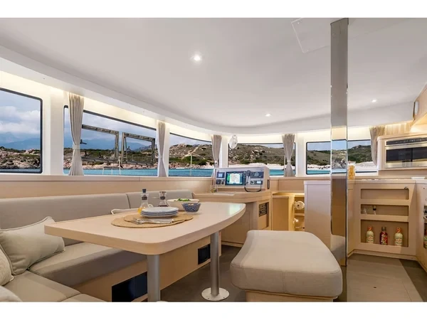 Lagoon 42 - Boatscribe.com