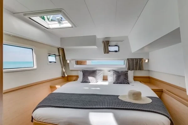 Lagoon 42 - Boatscribe.com
