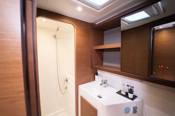 Lagoon 42 - Boatscribe.com