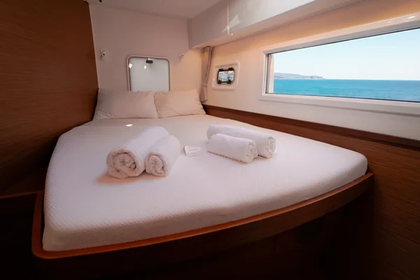 Lagoon 42 - Boatscribe.com