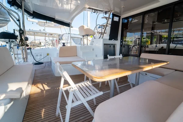 Lagoon 42 - Boatscribe.com