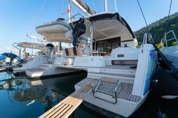 Lagoon 42 - Boatscribe.com