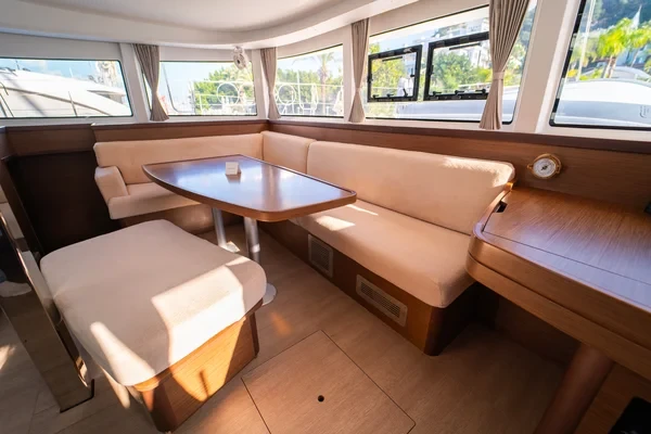 Lagoon 42 - Boatscribe.com