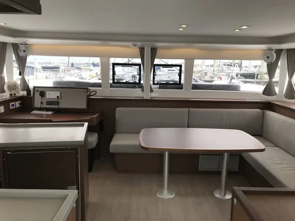 Lagoon 450 S - Boatscribe.com