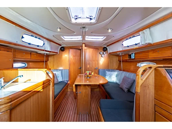 Bavaria 37 Cruiser - Boatscribe.com