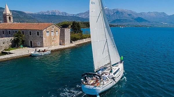 Bavaria 46 Cruiser - Boatscribe.com