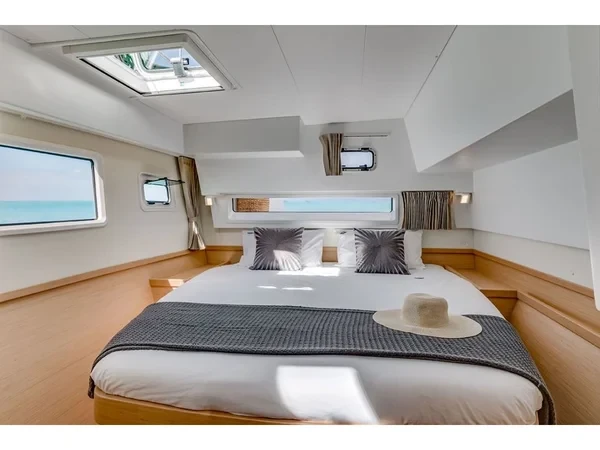 Lagoon 42 - Boatscribe.com