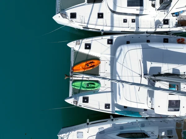 Lagoon 42 - Boatscribe.com