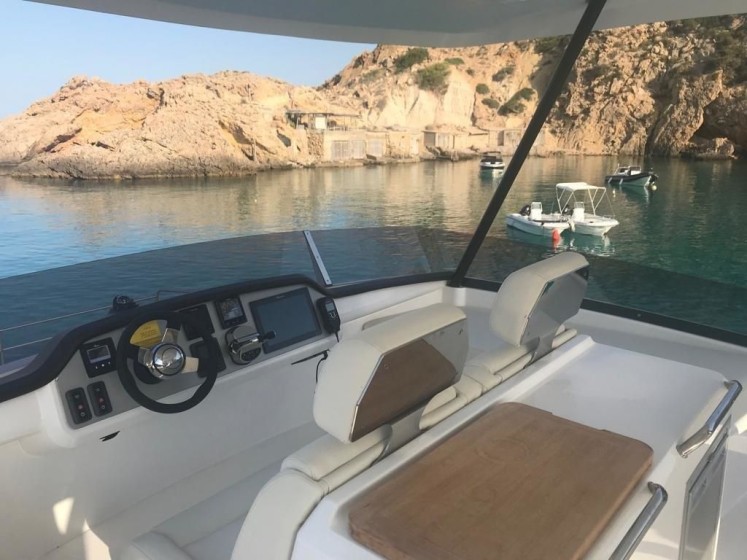 Bali 4.3 MY - Boatscribe.com