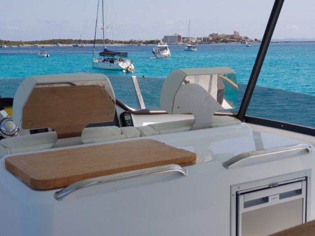 Bali 4.3 MY - Boatscribe.com