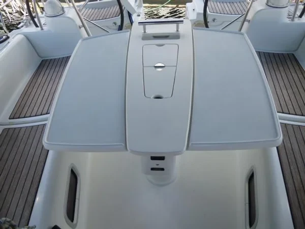 Oceanis 43 - Boatscribe.com