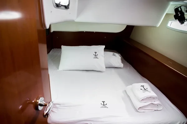 Oceanis 43 - Boatscribe.com