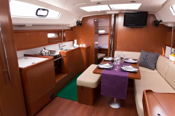Oceanis 43 - Boatscribe.com