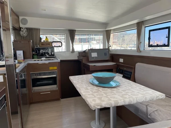 Lagoon 40 - Boatscribe.com