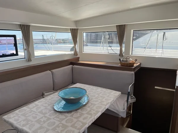 Lagoon 40 - Boatscribe.com